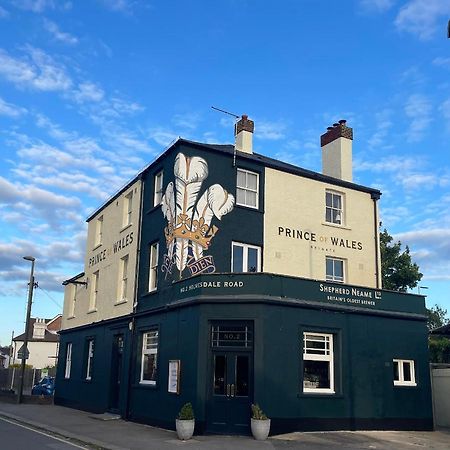 The Prince Of Wales Hotel Reigate Exterior photo